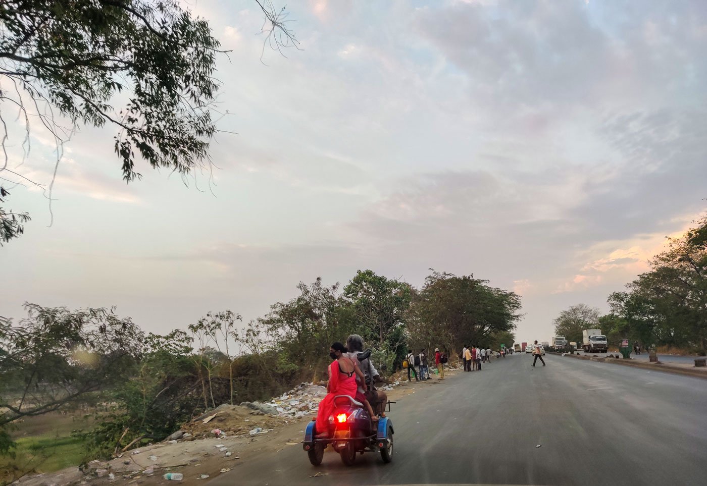 Bimlesh lost a leg in a motorbike accident, but rode more than 1,200 km to reach home with his wife Sunita and their daughter Ruby