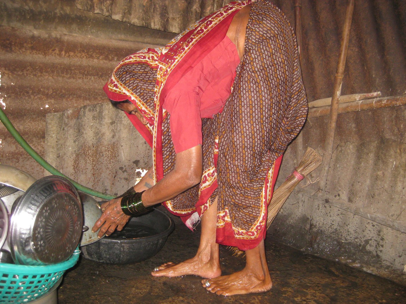 Bibabai resumed strenuous farm labour soon after a hysterectomy, with no belt to support her abdominal muscles