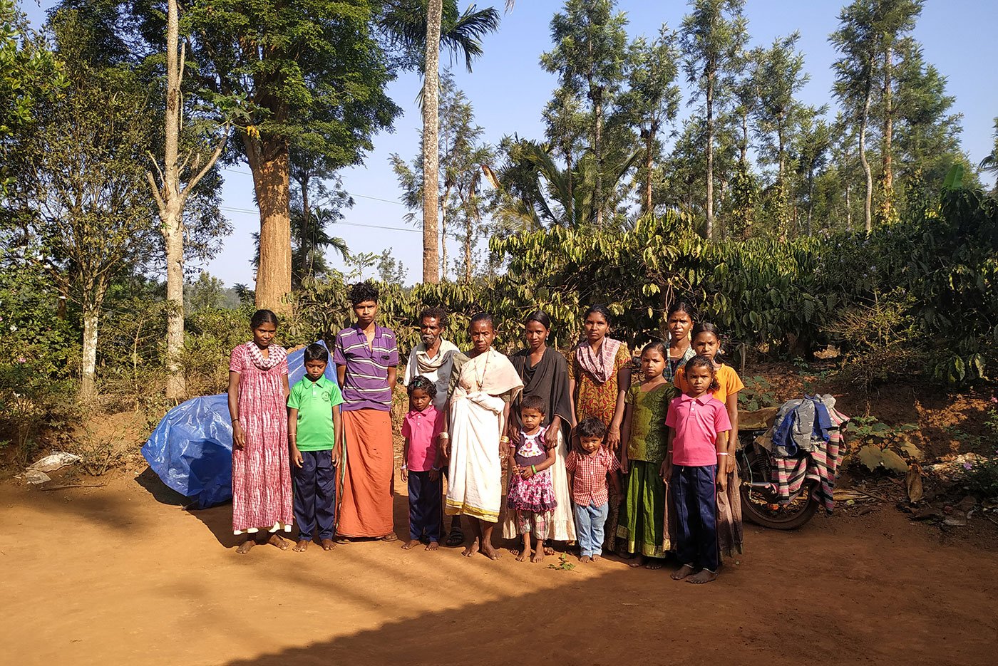 Shantini, 32 (left), is a Kattunayakan adivasi who lives with her relatives in Machikoli, a village in Devarshala taluk right next to the Mudumalai Tiger Reserve in Tamil Nadu’s mountainous Nilgiris district.