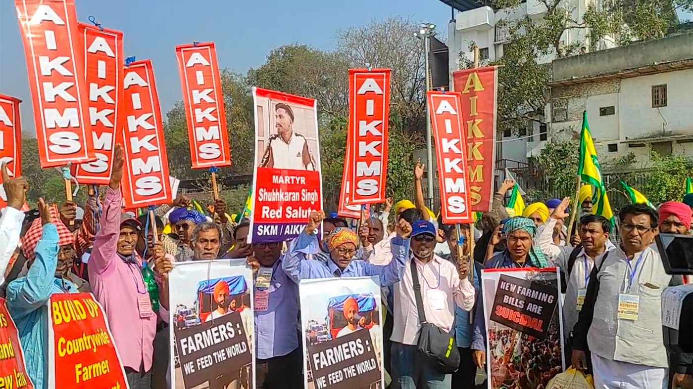 The air reverberated with ‘Kisan Mazdoor Ekta Zindabad [ Long Live Farmer Worker Unity]!’ Hundreds of farmers and farm workers attended the Kisan Mazdoor Mahapanchayat (farmers and workers mega village assembly)