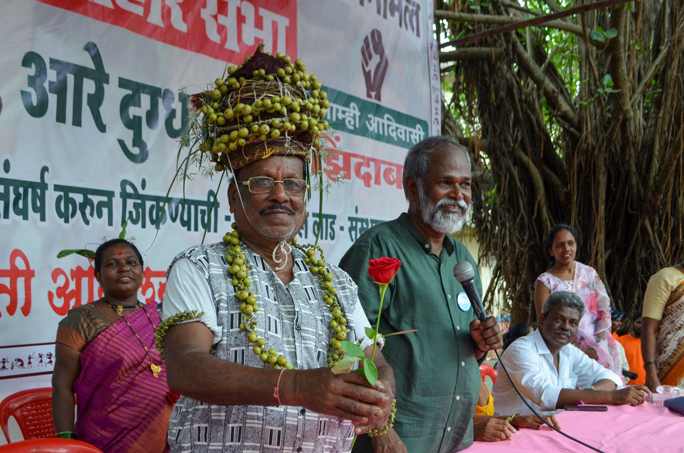 Left: Ladkya Dawde (holding a rose) with Vitthal Lad, the founder of Kashtakari Shetkari Sanghatana.
