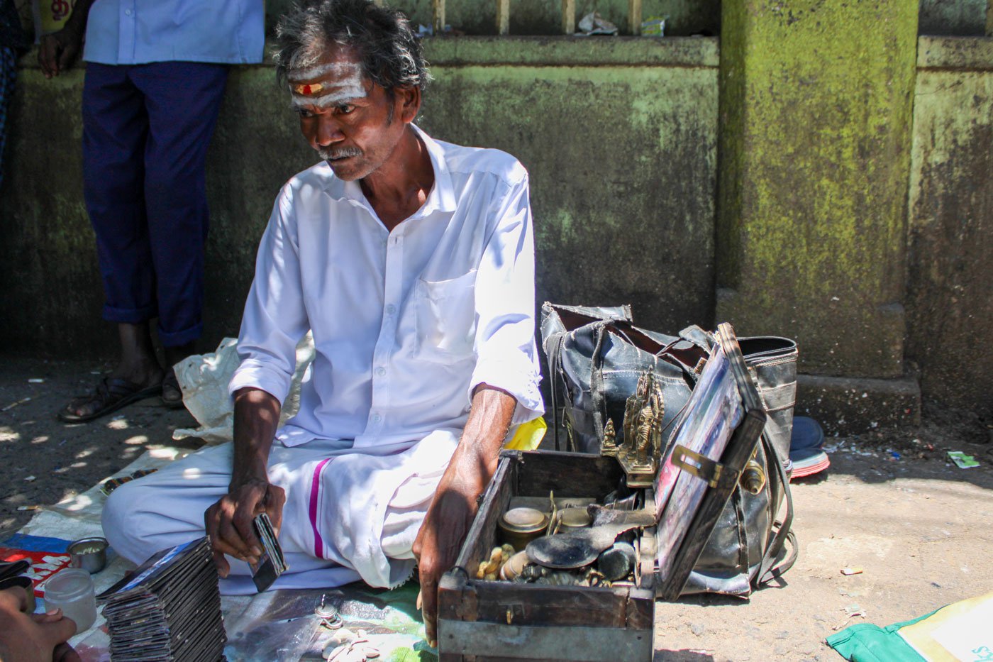 Kili Josyam uses a parrot to tell fortunes.