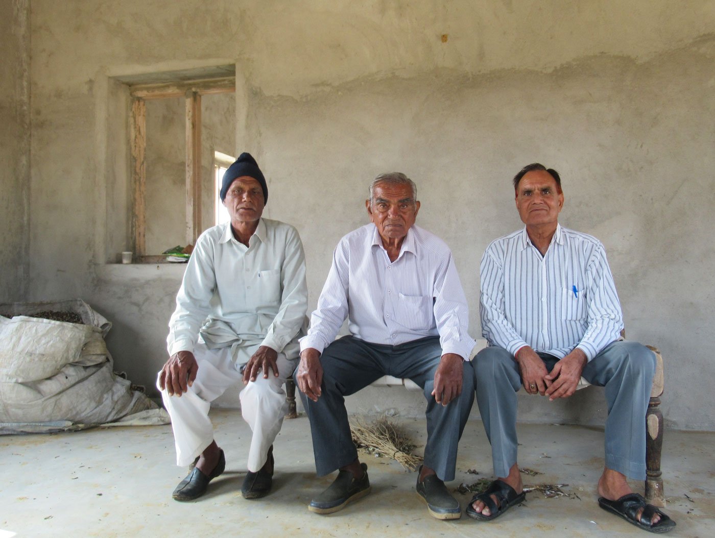 Left: Dharampal Saharan of Gajuvas village says, 'I am not sowing chana because there is no rain after September'. Right: Farmers in Sadinsar village speak of the changing weather – Raghubir Bagadiya (also a retired army captain), Narain Prasad (former high school lecturer) and Shishupal Narsara (retired school principal)