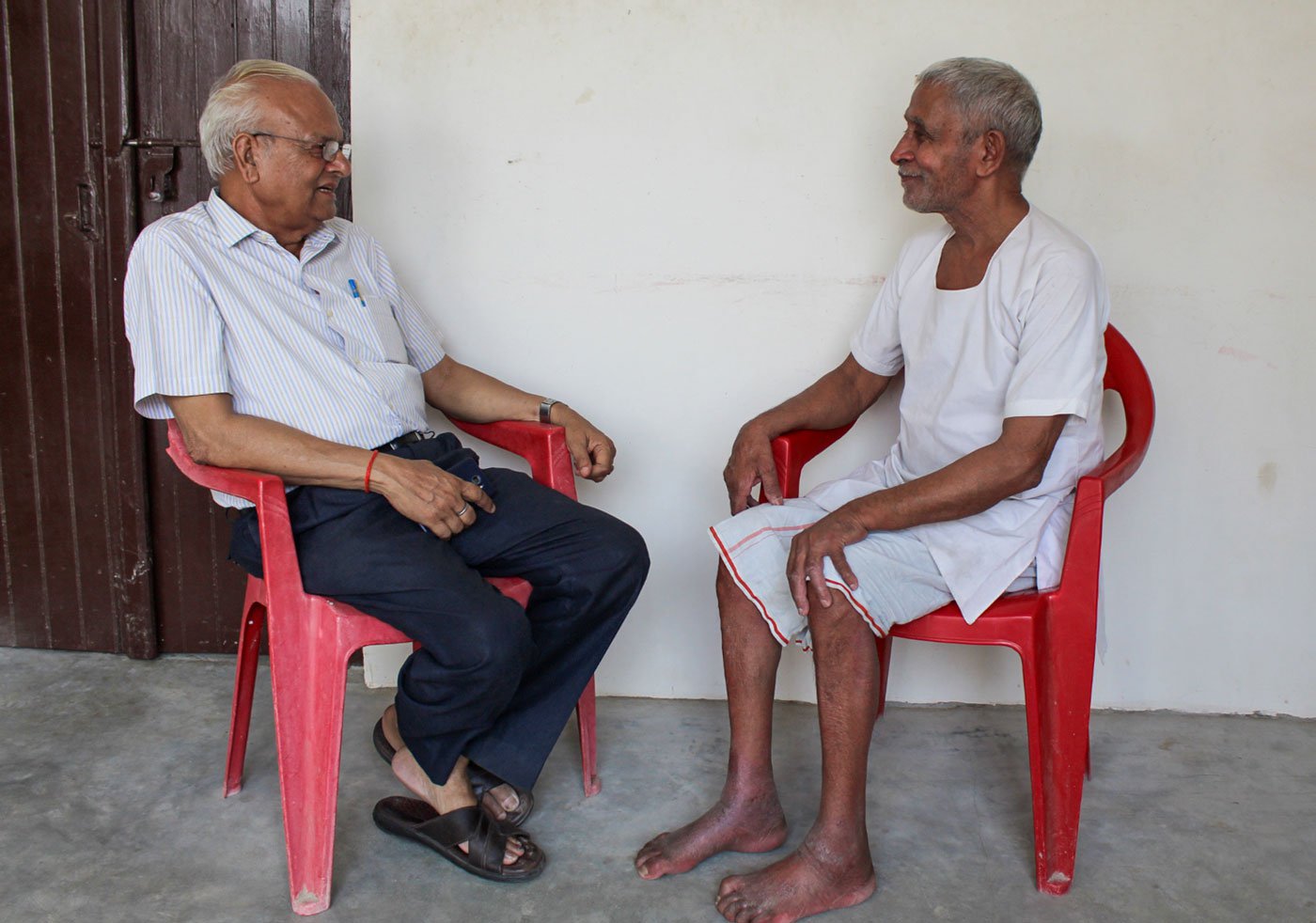 Right: Surendra Nath Awasthi and Jagdish Prasad Tyagi talking at Tyagi's house in Azad Nagar, Hardoi