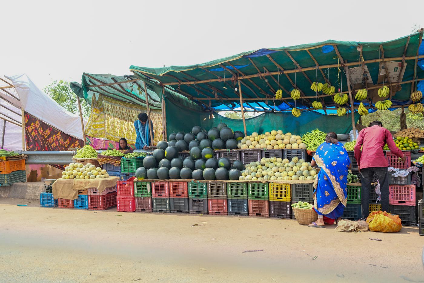 Right: Roadside shops selling fruits from the farms in Mahanadi river