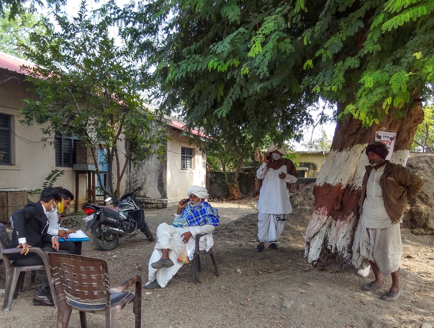 Mashrubhai Rabari (right) has been coordinating between the lawyers, police and family members of the arrested Kachchhi herders. A community leader from Wardha, Mashrubhai is a crucial link between the Rabari communities scattered across Vidarbha