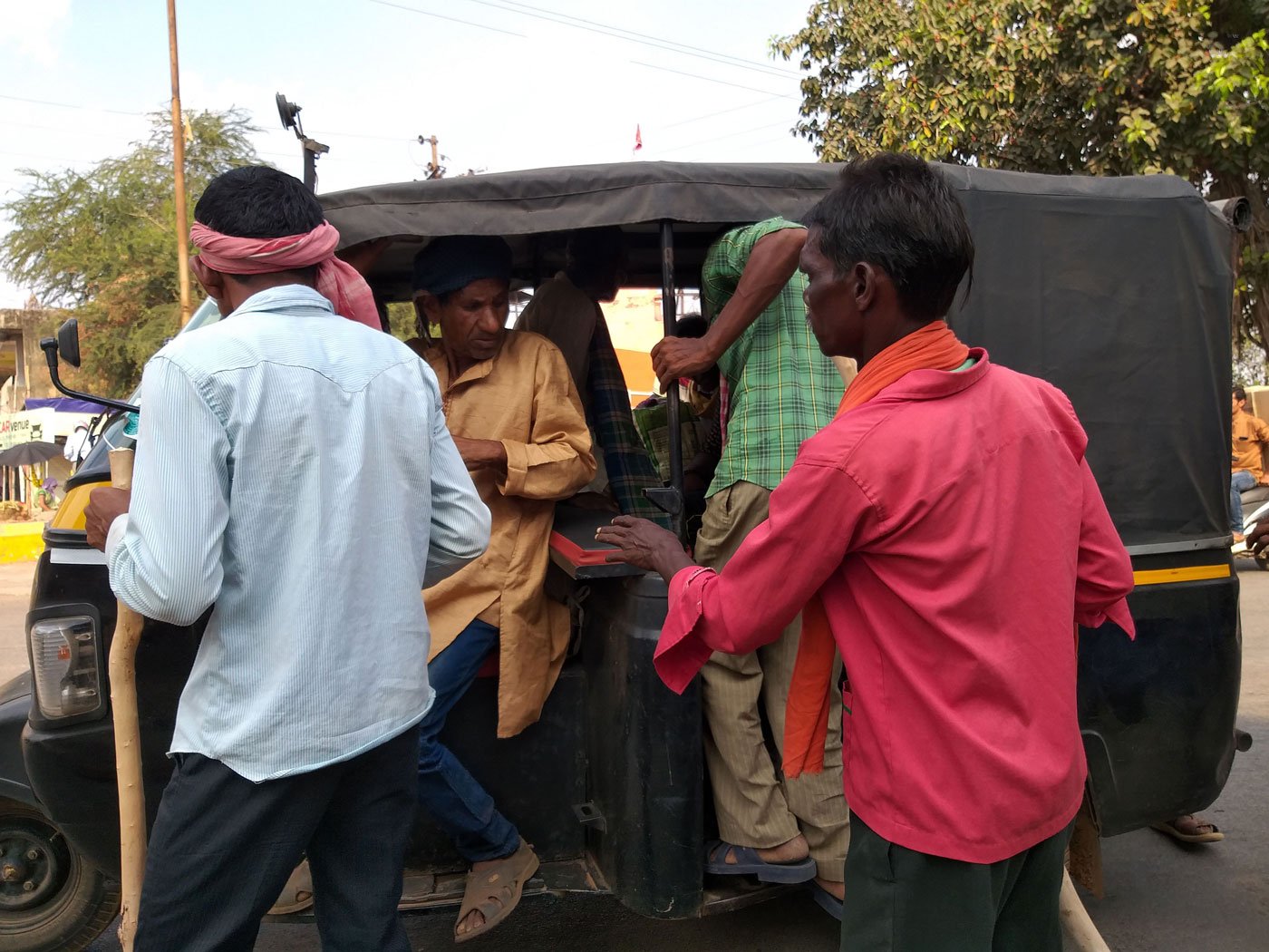 People from Achhoti are taking the musicians to the village in an autorickshaw