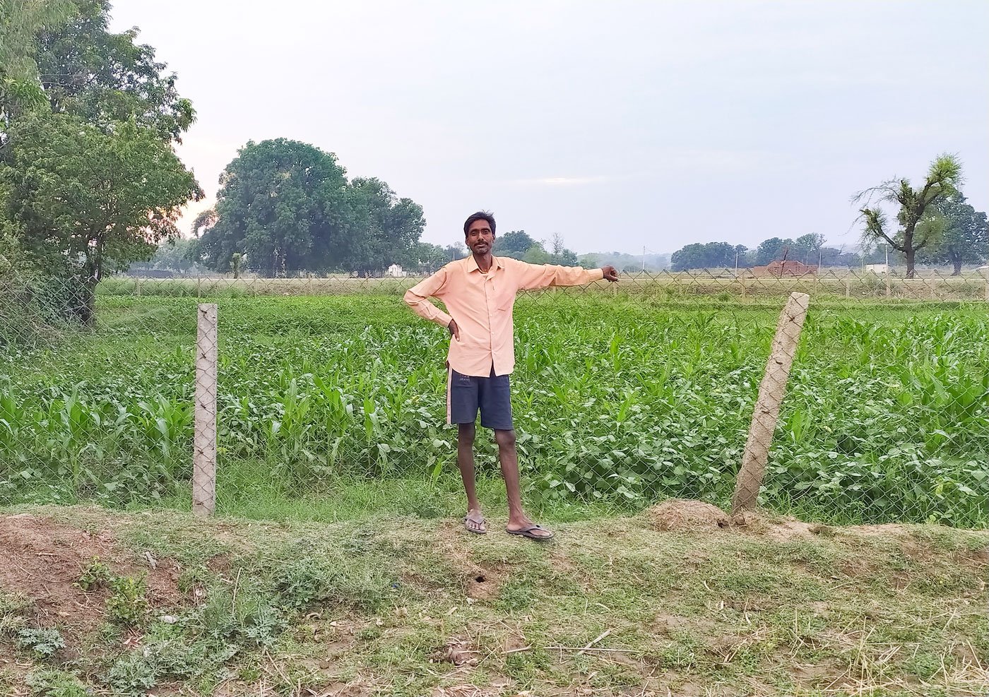 Ravendra (left), Jangaali (right) and other tenant farmers also work as a daily wage labourers between cropping cycles