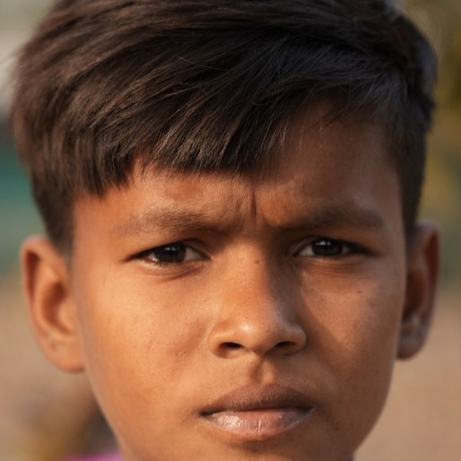 Raushan Chaudhary is a Student (Class 7), also sells flowers with his father from Rajapur, Patna Sadar, Patna, Bihar