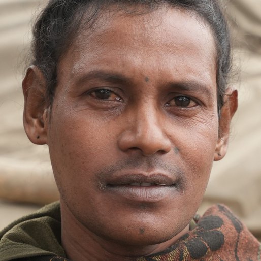 Tuntun Kumar is a Dancer (performs at weddings and birthdays) from Dumri, Bihta, Patna, Bihar