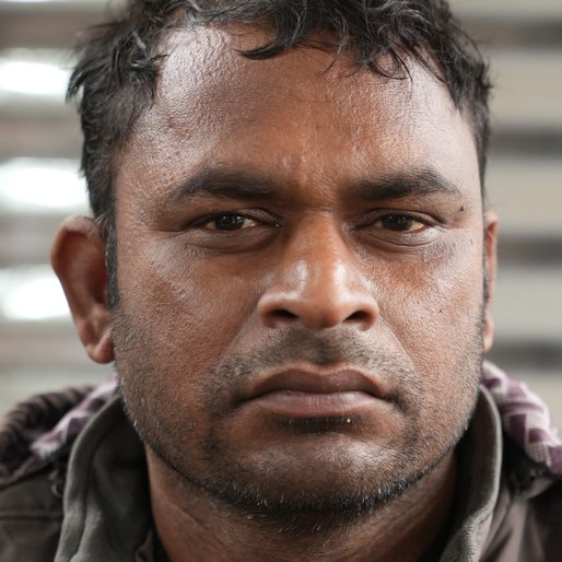 Hatish Kumar is a Sells <em>litti</em> [spiced dough balls] from Harpura, Dulhin Bazaar, Patna, Bihar