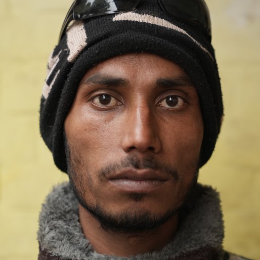 Ashraf Ansari is a Welder from Pirhi, Dulhin Bazaar, Patna, Bihar
