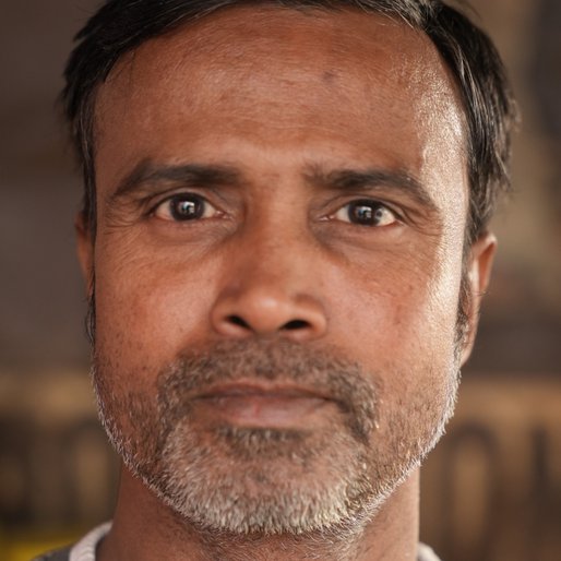 Nepali Sao Gupta is a Owns a <em>dhaba</em> [roadside restaurant] from Dharahra, Paliganj, Patna, Bihar