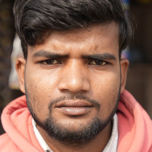 Mantu Kumar is a Works at a grocery store, also a part-time cab driver from Mohiuddinpur, Fatwah, Patna, Bihar