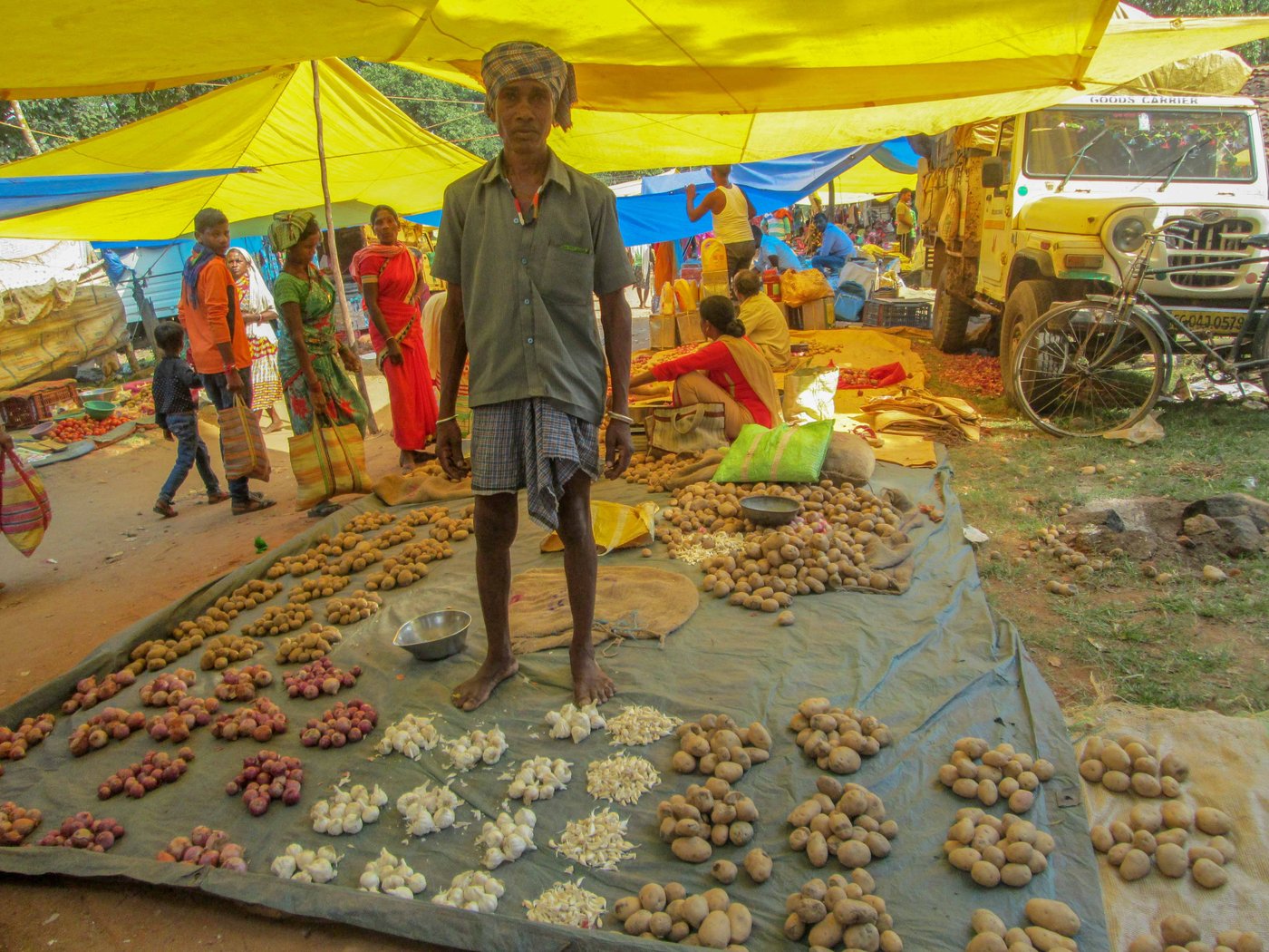 The haat is a burst of colour in the otherwise tranquil area. The market starts at noon and lasts for several bustling hours