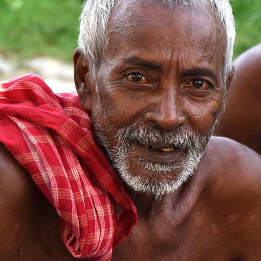 Laxman Dhali is a Brick kiln worker from Chandannagar (Municipal Corporation), Singur, Hooghly, West Bengal