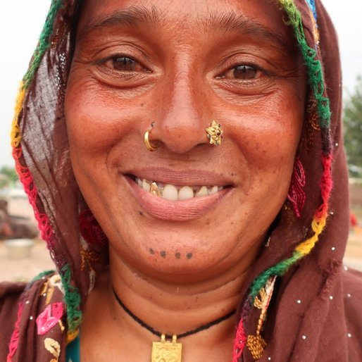 Heena is a Street vendor (sells plastic household goods) from Chhajli, Chhajli, Sangrur, Punjab