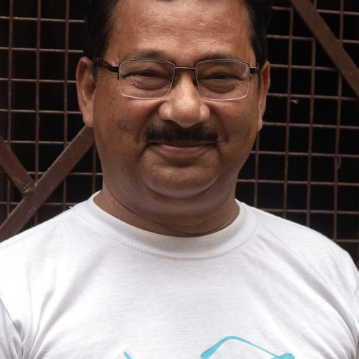 Liyakat Khan is a House painter, also sells jewellery and cosmetics in the local market from Chandoi, Marori, Pilibhit, Uttar Pradesh