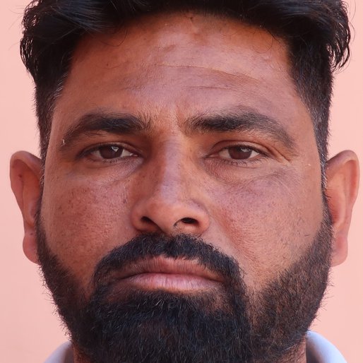Malkeet Singh is a Rental cab driver from Chotian, Sardulgarh, Mansa, Punjab