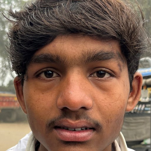 Vikas Kumar is a E-rickshaw driver from Phulwari, Phulwari Sharif, Patna, Bihar