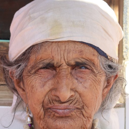 Azzi Bhat is a Homemaker from Gohedraggar, Khansahib, Badgam, Jammu and Kashmir