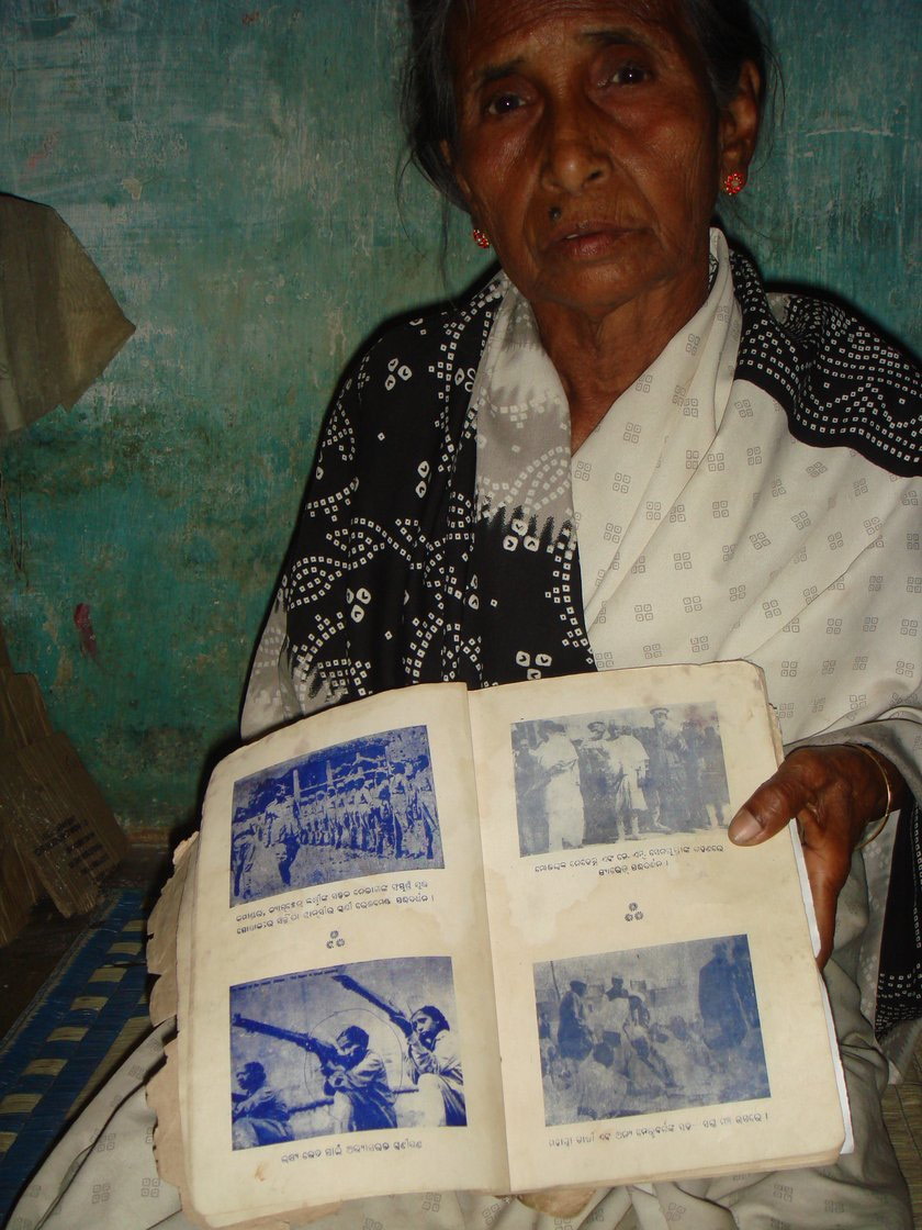 Laxmi Panda showing her old photos